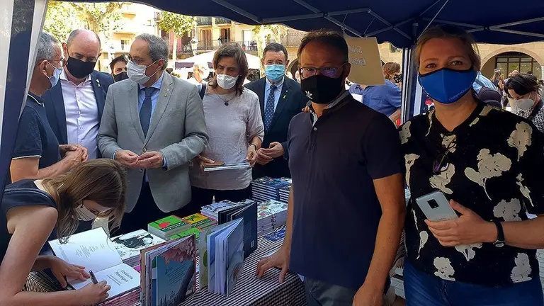 El President Qiom Torra en la parada d'edicions Salòria