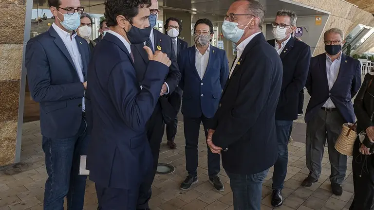 El conseller Damià Calvet, l'alcalde Miquel Pueyo i el president de la Diputació Joan Talarn