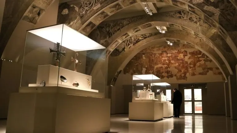 La sala del MNAC on s'exhibeixen les pintures murals del Monestir de Sixena - Pau Cortina