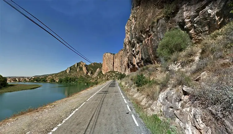 El pantà de Sant Llorenç de Montgai, entre la Roca de Bous i el Camí de Vilanova