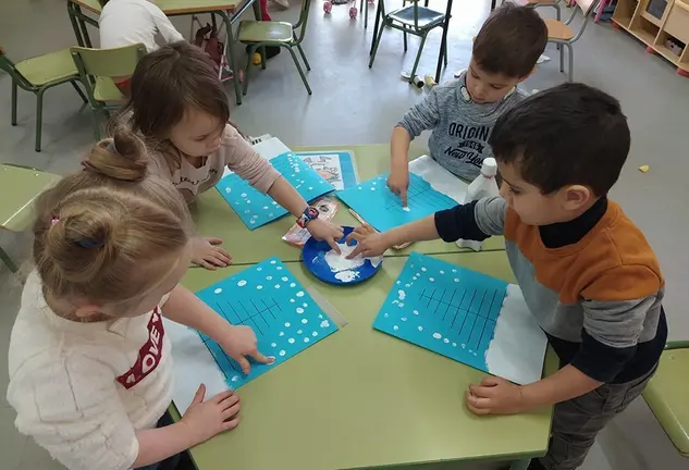 Els escolars preparen treballs per compartir @PompeuFabra