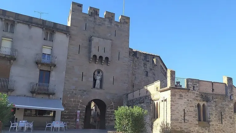 El Portal de l'Àngel
de Guissona Kikirikik - Treball propi, CC BY-SA 4.0, https://commons.wikimedia.org/w/index.php?curid=93612896