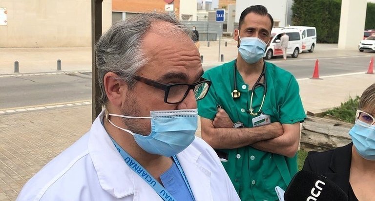 Els Doctors José Luis Morales Arnau, i Jesús Caballero de l'Hospital Arnau de Vilanova @Territoriscat