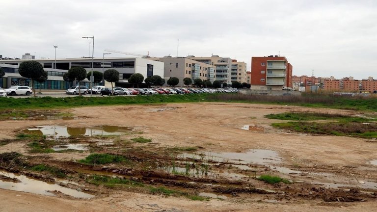 Oriol Bosch
Pla obert on es poden veure els terrenys al barri de Pardinyes de Lleida on es preveu situar un equipament modular que, entre d'altres, faria les funcions d'alberg per a temporers sense sostre, l'1 de març de 2021. (Horitzontal)