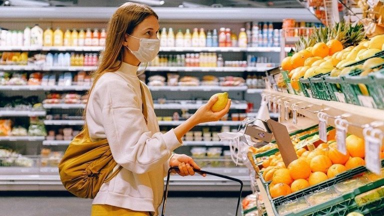 Supermercat compra aliments Anna Shvets (pexels)