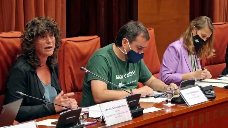Parlament
Pla mitjà lateral de la consellera d'Acció Climàtica, Teresa Jordà, en la seva compareixença en comissió al Parlament, l'1-7-21 (Horitzontal).
Foto: cedida pel Parlament de Catalunya