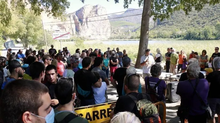 Anna Berga
Pla obert durant l'acte de protesta que s'ha fet a Sant Llorenç de Montgai per demanar a la Diputació de Lleida l'aturada de les obres a la Paret de l'Os, que es veu al fons, el 19 de setembre de 2021. (Horitzontal)
Foto en Alta