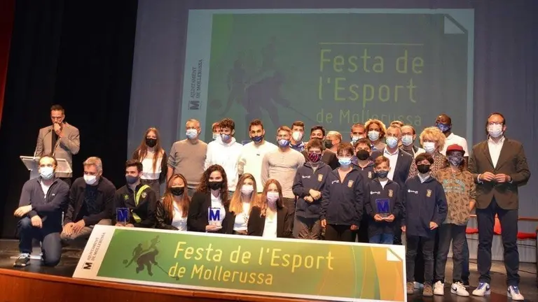 Els equips dels esports col·lectius guardonats durant la Festa de l'Esport - Foto: Ajuntament de Mollerussa