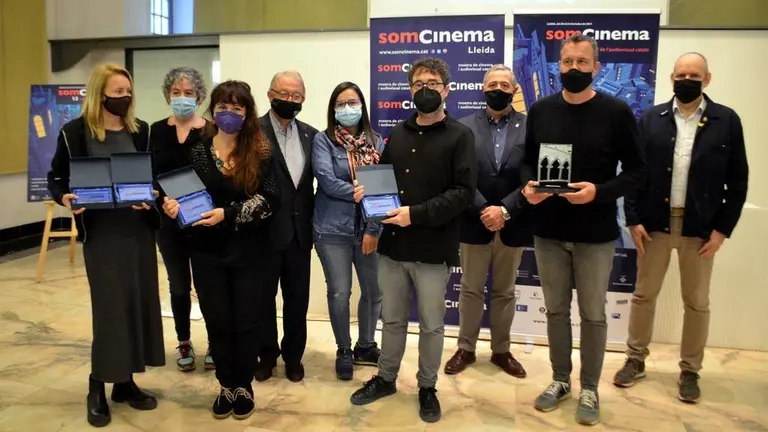 Cedida a l'ACN per Som Cinema
Pla de grup dels premiats a la 12a edició del Som Cinema-Arts Visuals, Festival de l'Audiovisual Català de Lleida que s'ha celebrat del 20 al 24 d'octubre, el 24 d'octubre de 2021. (Horitzontal)
