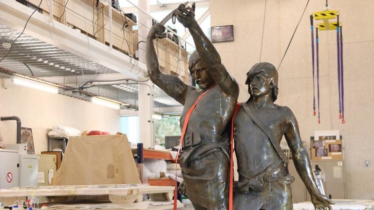 Albert Segura Lorrio
Pla mig de l'estàtua d'Indíbil i Mandoni al Centre de Restauració de Béns Mobles de Catalunya, el 4 de desembre de 2020. (Horitzontal)