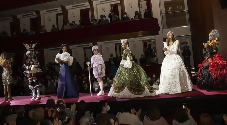 Els vestits guanyadors del Concurs mollerussenc ©JosepAPérez