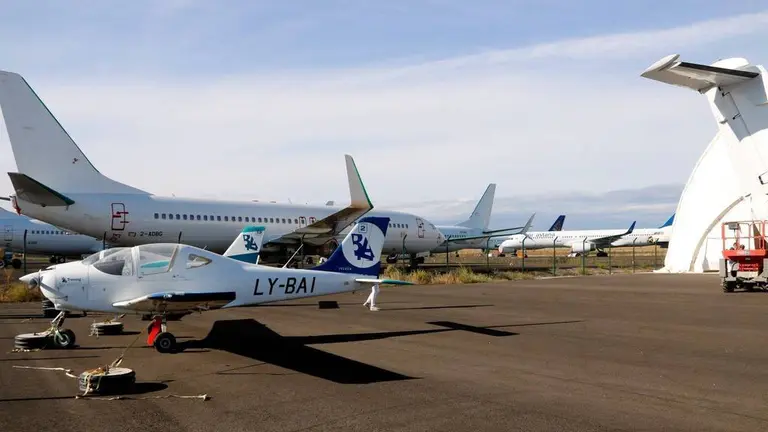 Oriol Bosch
Pla obert on es poden veure una avioneta i diferents avions estacionats a l'aeroport de Lleida-Alguaire, el 23 de setembre de 2021. (Horitzontal)