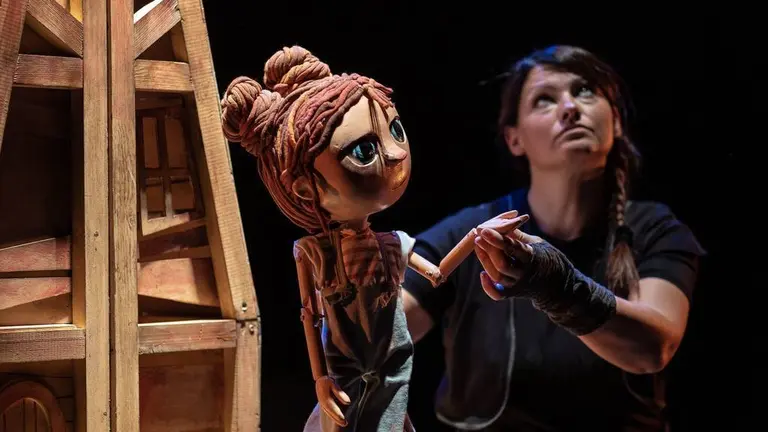 Festuc Teatre, amb ‘La llàntia meravellosa’, programada el 27 de març al Teatre Municipal de l’Escorxador, també dins de la programació de LaTemporada Lleida, serà, a més, l’espectacle que clourà l’edició d’enguany de la Fira FETEN