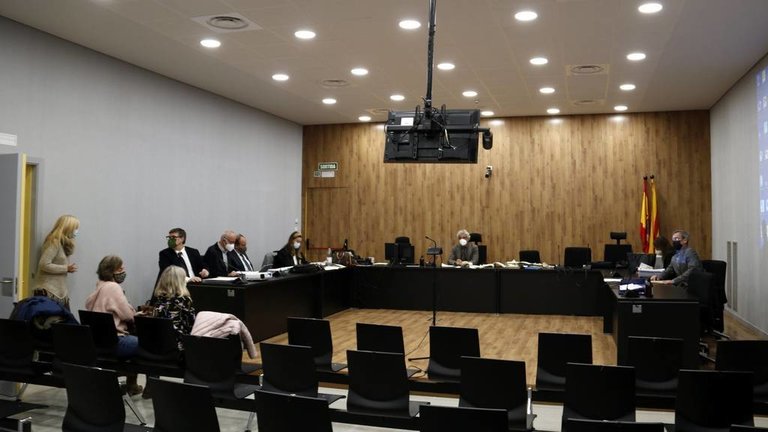 La sala 7 dels jutjats de Lleida, abans de començar el judici per lesions lleus, sense l'acusat

Data de publicació: dijous 27 de gener del 2022, 14:27

Localització: Lleida

Autor: Laura Cortés