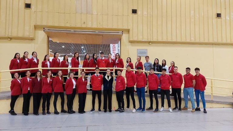 Foto de grup dels auxiliars de fira de la 149 Fira de Sant Josep - Foto: cedida per Fira de Mollerussa