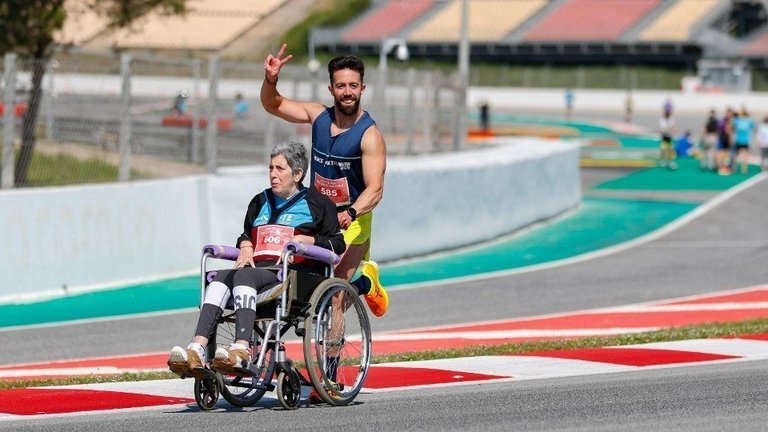 Cursa atlètica "Mou-te per l'Esclerosi Múltiple" al Circuit de Barcelona-Catalunya ©Fundació Esclerosi Múltiple