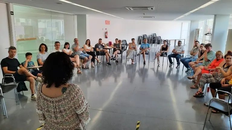 Formació de famílies que acolliran infants en el marc del projecte 'Vacances en Pau 2022'