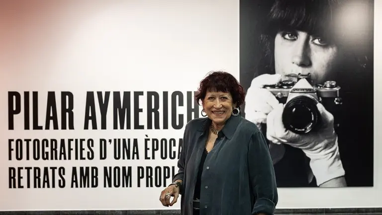Pilar Aymerich fotografiada pel cap de fotografia de La Mira, Jordi Borràs, durant la inauguració de la seva exposició a Juneda, el setembre del 2021 ©Jordi Borràs
