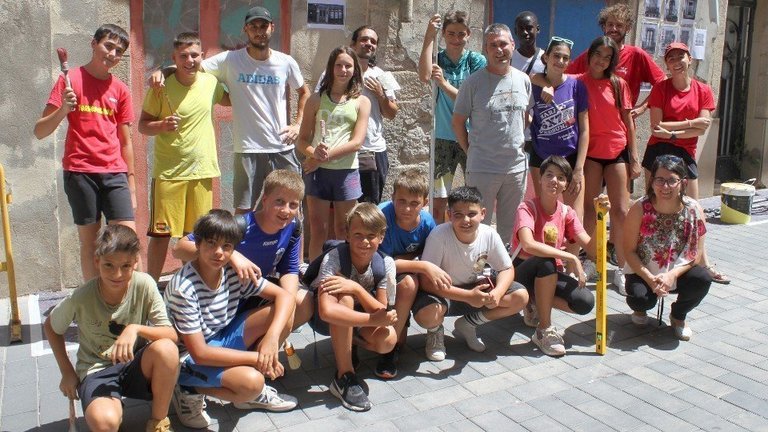 Alguns dels participants de l'Estiu Jove al carrer Urgell de Tàrrega ©AjTàrrega