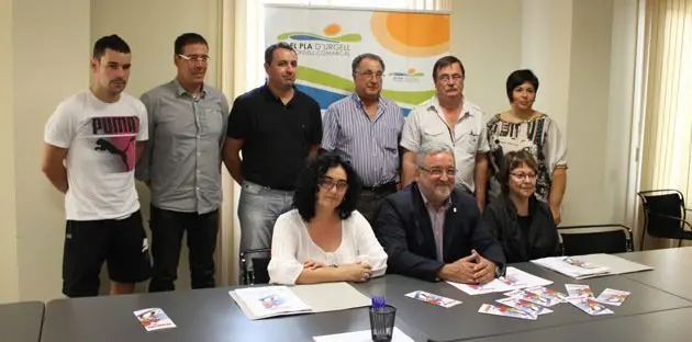 L'acte de presentació, amb els responsables del clubs d'hoquei i el president Francesc Fabregat.