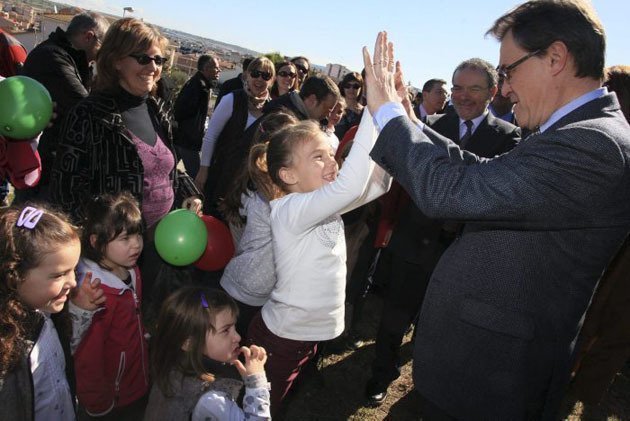 El president Artur Mas, amb els petits que van assistir a l&#39;acte.