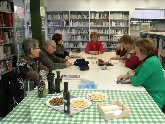 L'Hora del conte a la Biblioteca Marquès d'Olivart amb berenar del Projecte Biblioli