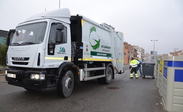 Un dels nous vehicles per recollir els residus a les Garrigues2.jpg