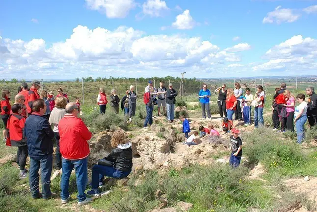 Visita dels veins de Sidamon al Tossal de les Tenalles interior