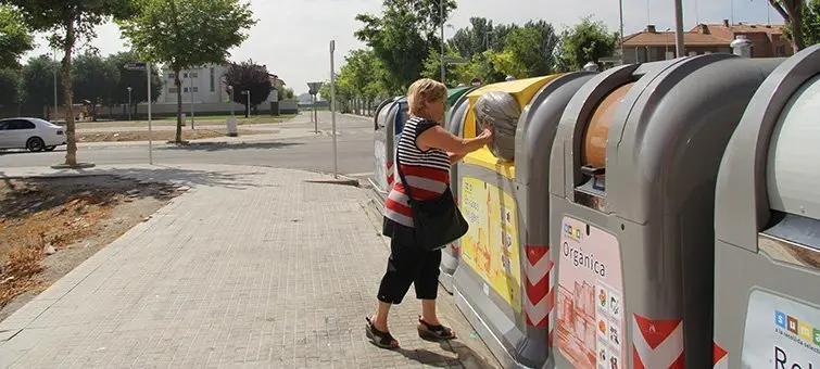 Usuaris del nous contenidors a Mollerussa