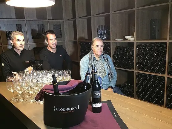 La família Pons presenta el projecte d'allotjament al celler