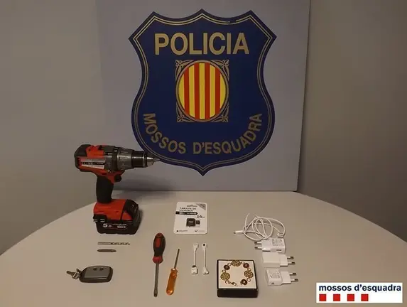 Material que els detinguts havien sostret d'una furgoneta de paqueteria 1