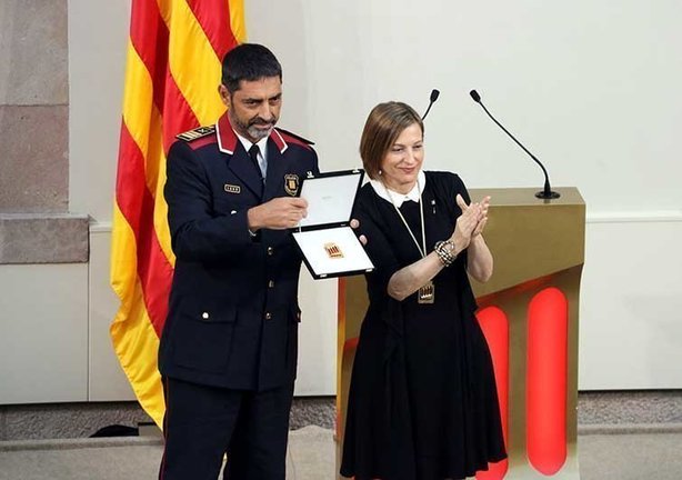 El Major dels Mossos, Josep Lluís Trapero, va recollir la Medalla d'Honor