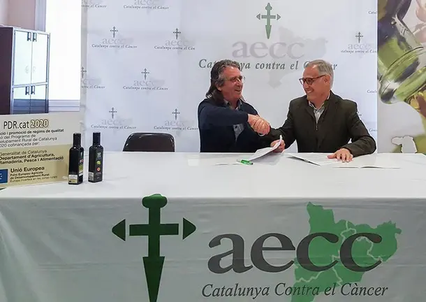 Eduardo Serrano, president de l’AECC Lleida, i Enric Dalmau, president de la DOP Les Garrigues