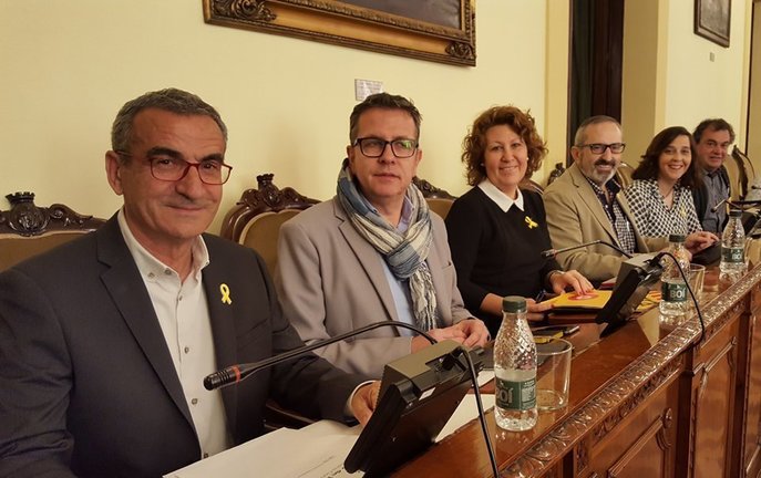 Jaume Gilabert amb el grup de diputats provincials d'ERC