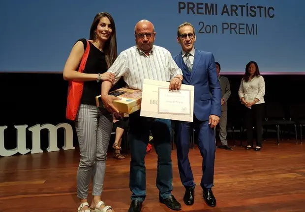 Josep M. Teixidó recull el guardó com a segon classificat del Concurs El Balcó de les Arts