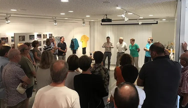 La inauguració dels 20 anys de la colla Brut Natura va aplegar nombrosos assistents.