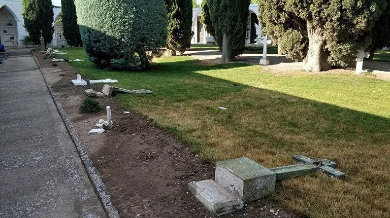 Les creus malmeses en el cementiri del Palau d'Anglesola