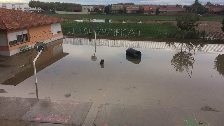 El pati de l&#39;escola Ignasi Peraire totalment inundat