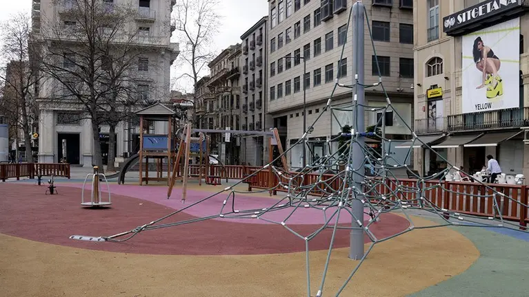 Zona infantil a Lleida totalment buida
