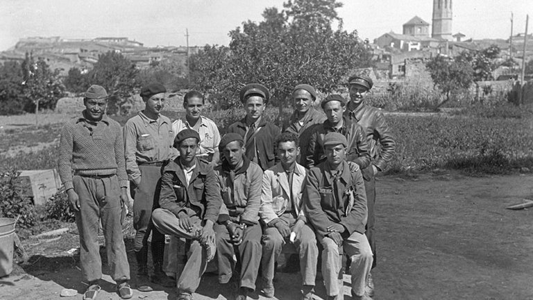 Membres del comissariat general de les Brigades Internacionals a Tàrrega el maig del 1938