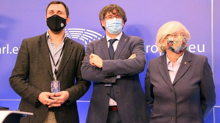 Els eurodiputats Carles Puigdemont, Toni Comín i Clara Ponsatí @NatàliaSegura