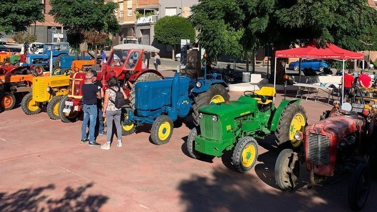 Primera trobada de tractors antics de Corbins ©AjCorbins