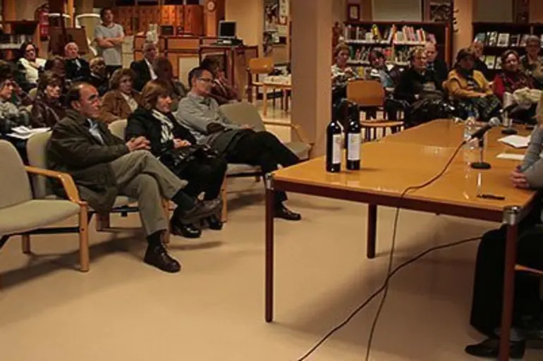 Vuit biblioteques lleidatanes apropen el món del vi a través d'activitats culturals amb el projecte Biblioteques amb DO Vuit biblioteques lleidatanes apropen el món del vi a través d'activitats culturals amb el projecte Biblioteques amb DO