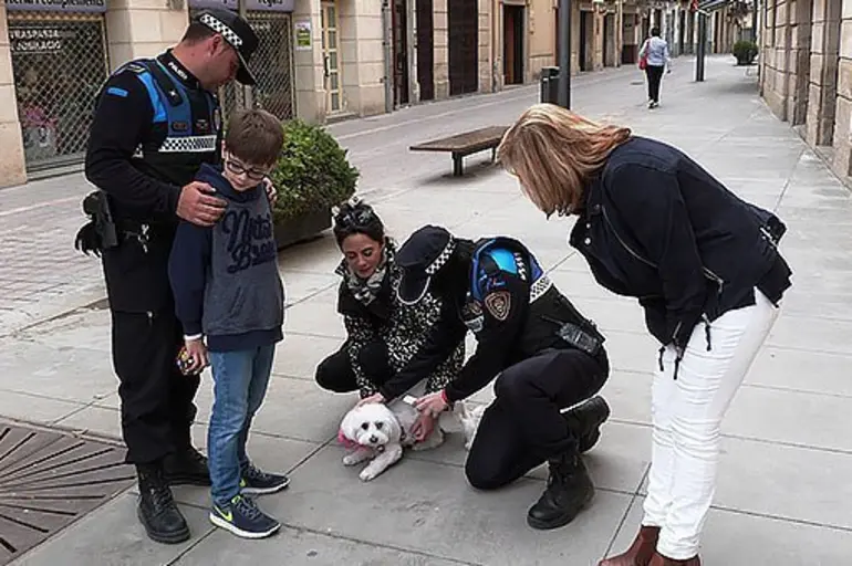 Les Borges encarrega a la Policia Local una nova campanya per identificar els gossos de la població Les Borges encarrega a la Policia Local una nova campanya per identificar els gossos de la població