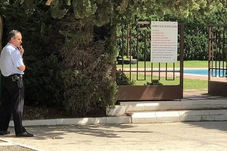 Mor un nen de 7 anys ofegat a la piscina del Club de Tennis Borges Blanques Mor un nen de 7 anys ofegat a la piscina del Club de Tennis Borges Blanques