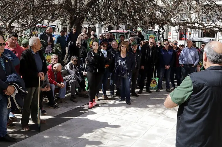 Unió de Pagesos es mobilitza amb tractorades per exigir mesures per a la pagesia professional Unió de Pagesos es mobilitza amb tractorades per exigir mesures per a la pagesia professional