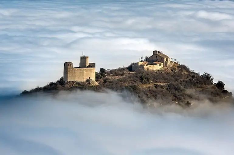 Castell de Mur, 100 anys de l'arrencament de les primeres pintures del romànic català Castell de Mur, 100 anys de l'arrencament de les primeres pintures del romànic català
