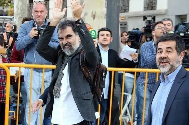 JUDICI 1-O: El Suprem condemna a nou anys els 'Jordis' perquè van instar a impedir per la força l'actuació judicial JUDICI 1-O: El Suprem condemna a nou anys els 'Jordis' perquè van instar a impedir per la força l'actuació judicial