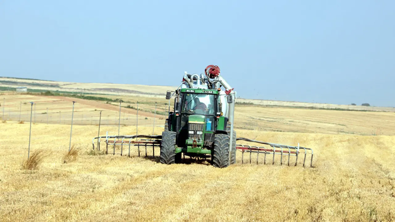 Un tractor abocant purins en una finca de cereal d'Albesa
Data de publicació: dimecres 30 de novembre del 2022, 12:00
Localització: Vic
Autor: Salvador Miret