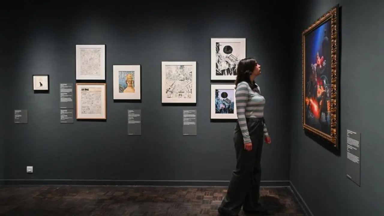 Visitant a l'exposició «Còmic. Somnis i història» al CaixaForum Lleida - Foto: La Caixa